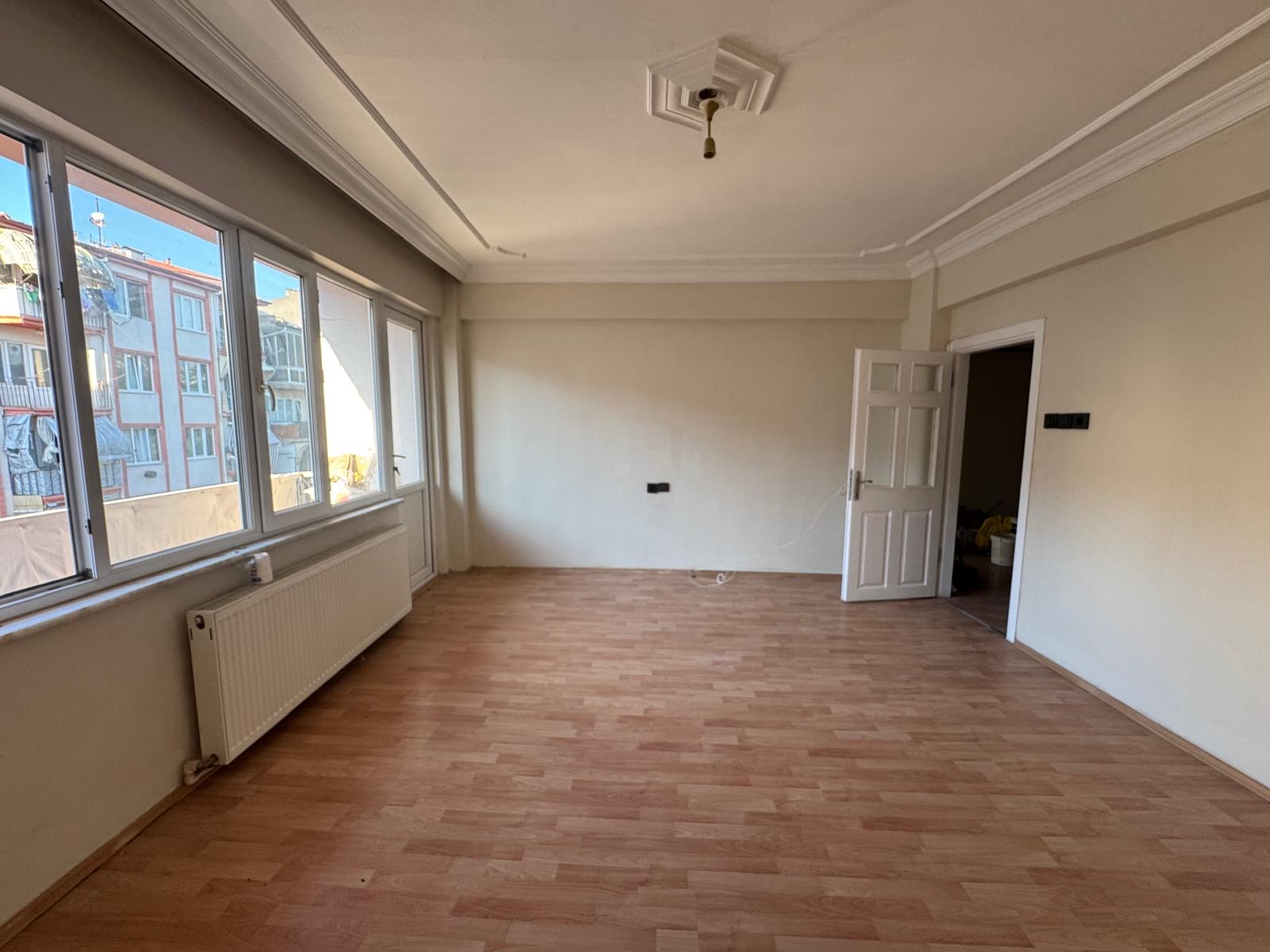 AHMET SÜREN MEYDANINDA SATILIK 3+1 DAİRE